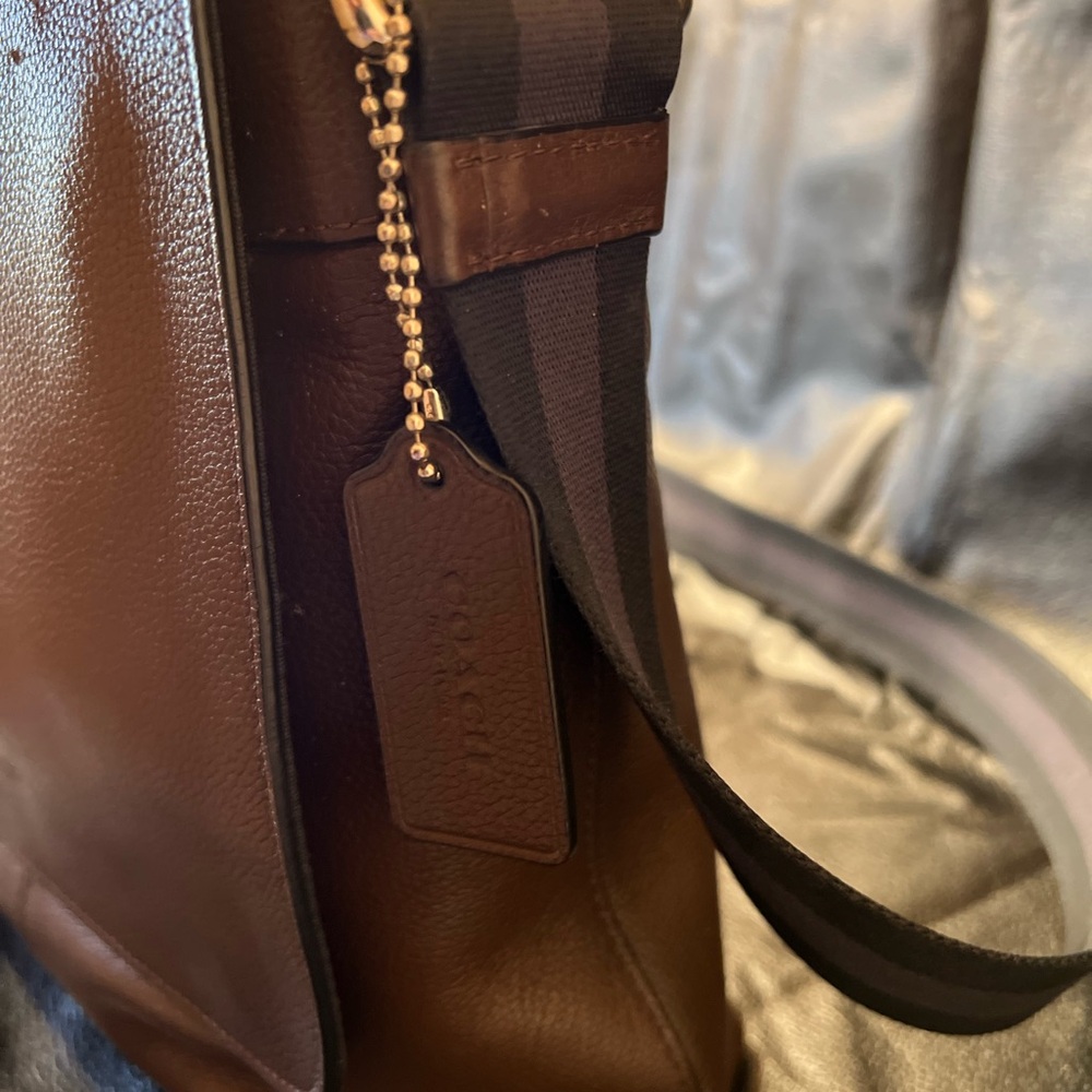 Medium sized coach satchel. Convenient and stylish